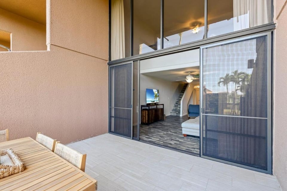 Kahana Villa F208- Ocean view spacious 2 bedroom across from beach Apartment in Napili-Honokowai