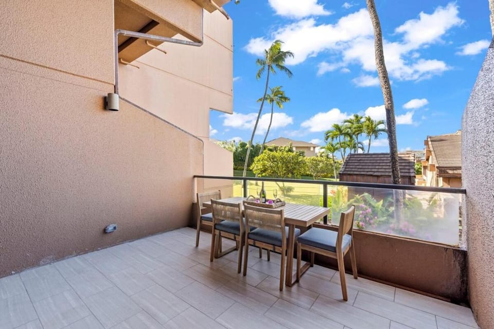 Kahana Villa F208- Ocean view spacious 2 bedroom across from beach Apartment in Napili-Honokowai