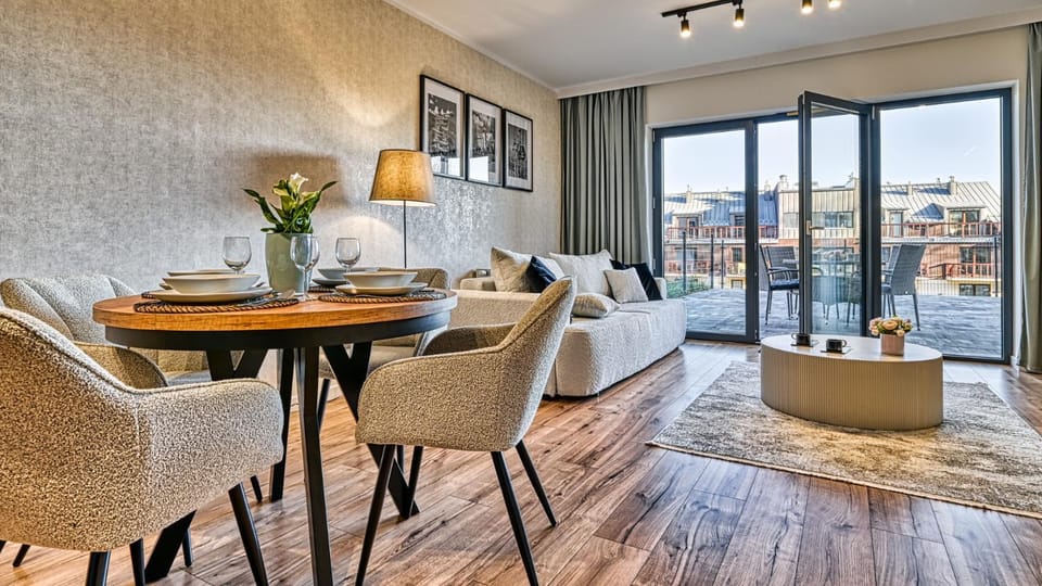 Seating area, Dining area