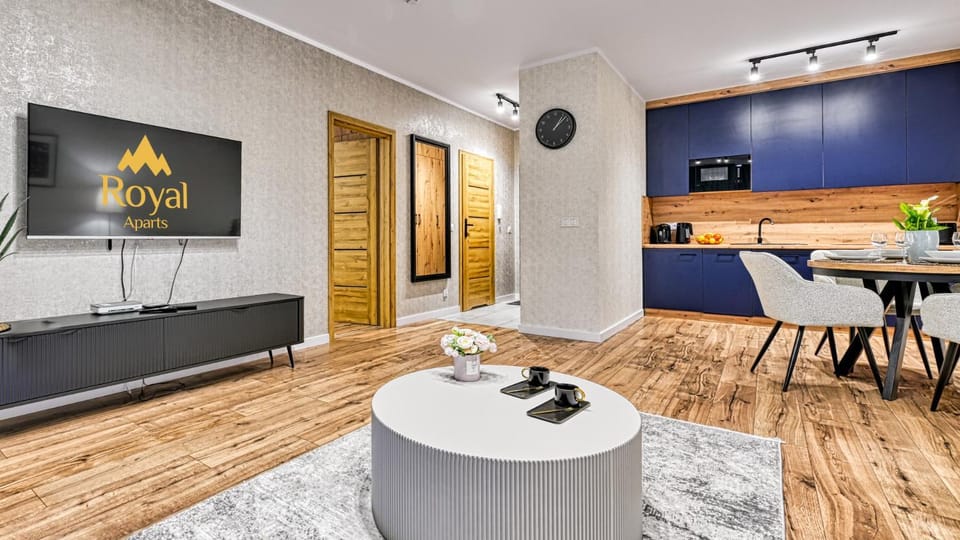 TV and multimedia, Kitchen or kitchenette, Seating area, Dining area