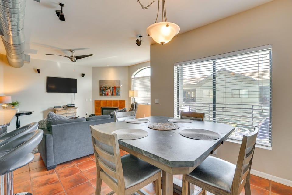 < 1 Mi to Biltmore Fashion Park: Condo w/ Pool! House in Phoenix