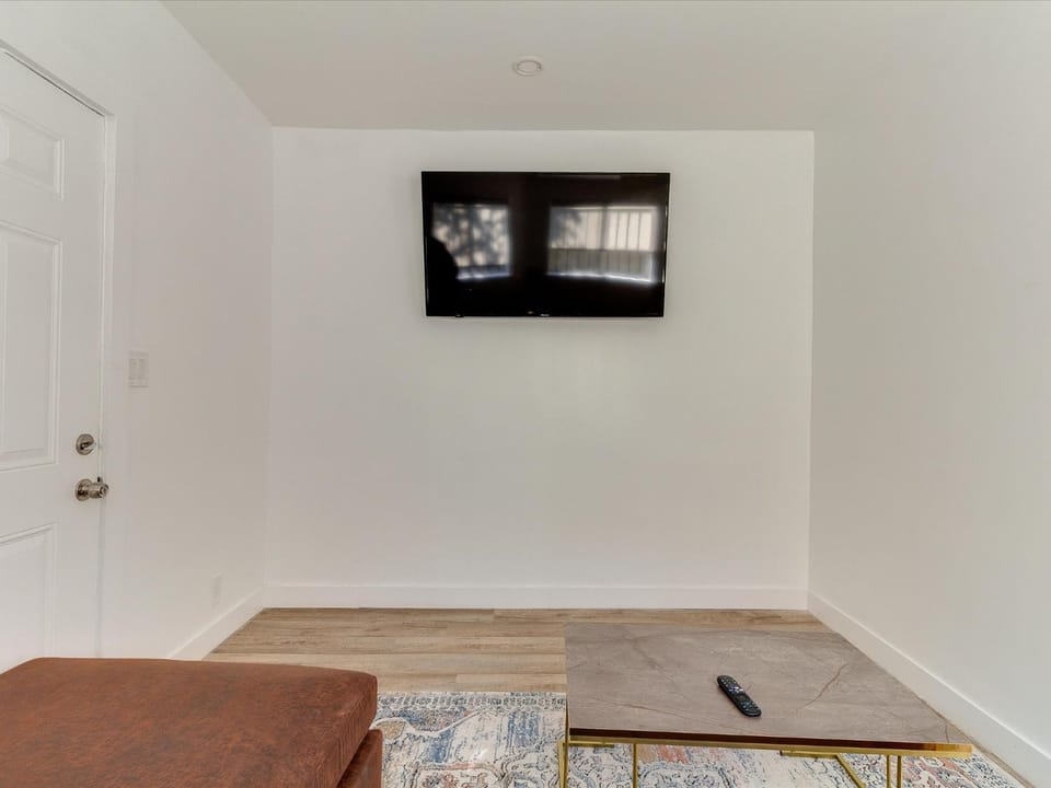 Modern 3 Bedroom Apartment in San Fernando Apartment in Sylmar