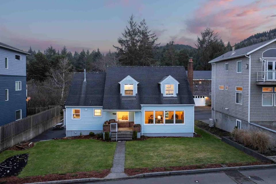 Surf and Sand Dollars House in Seaside