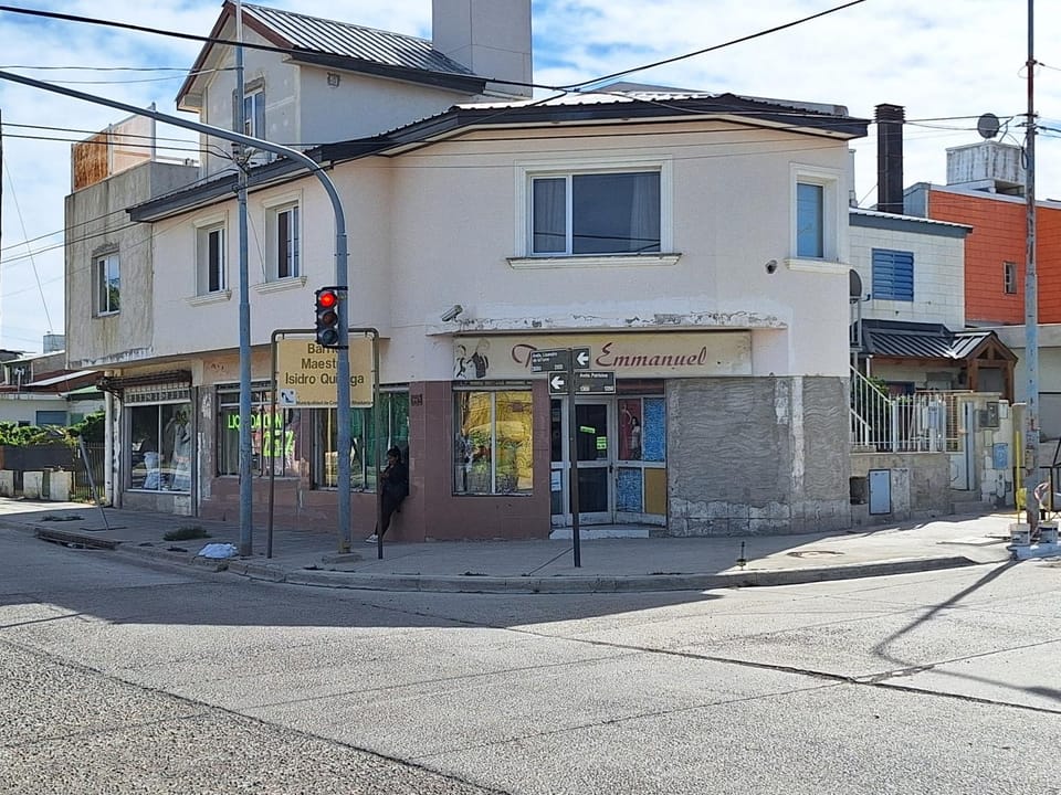 Neighbourhood, Location
