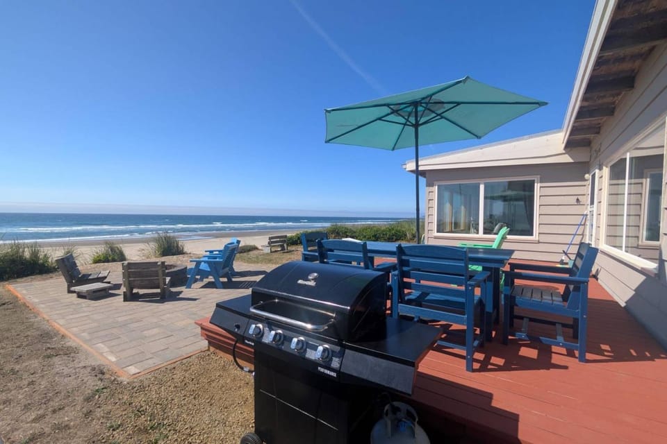 The Little Sand Castle House in Rockaway Beach