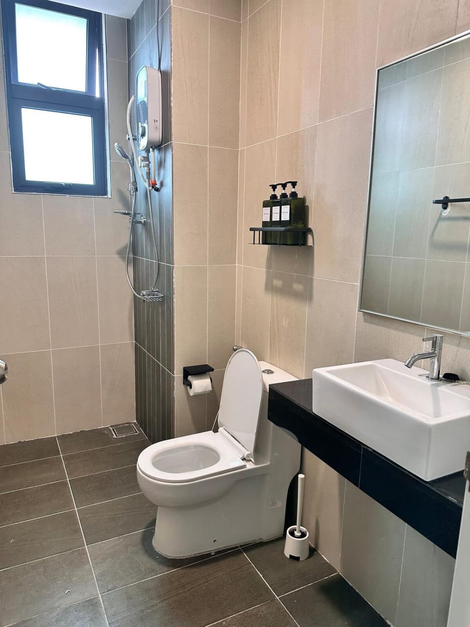 Shower, Toilet, Bathroom, bidet, towels