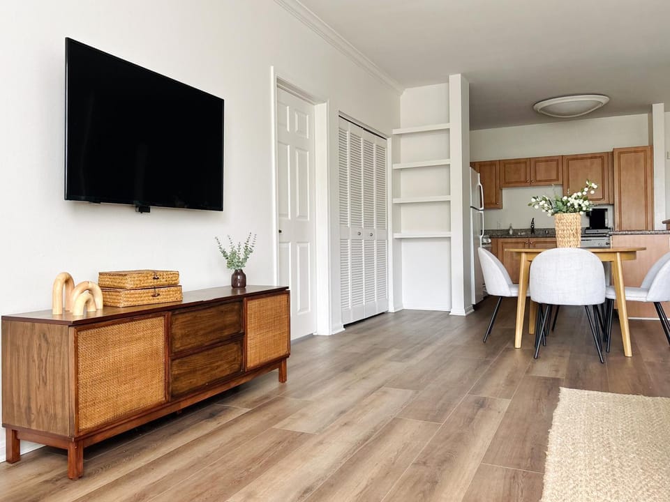 Marina del Rey Coastal Living - Spacious 2BD Apt Apartment in Marina del Rey