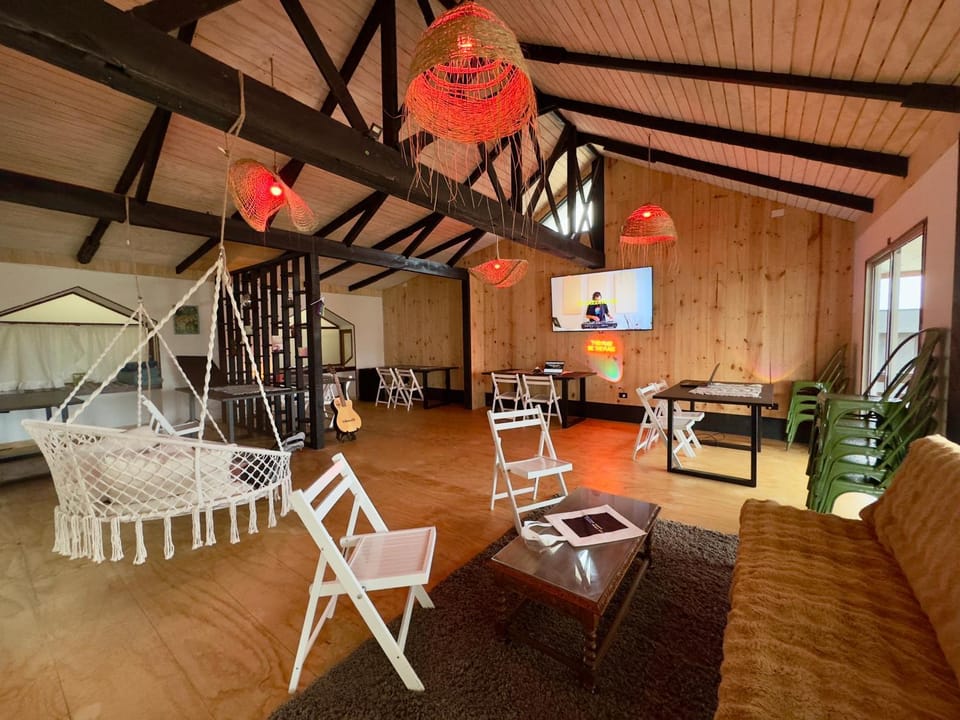 Communal lounge/ TV room, TV and multimedia, Living room, Seating area, Evening entertainment