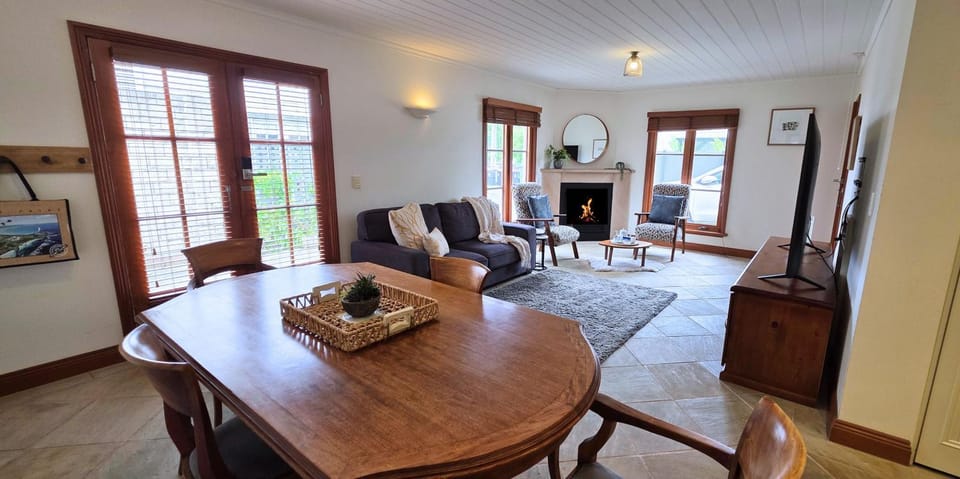 TV and multimedia, Living room, fireplace