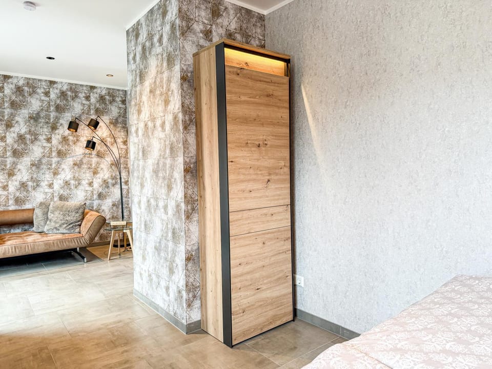 Bedroom, wardrobe