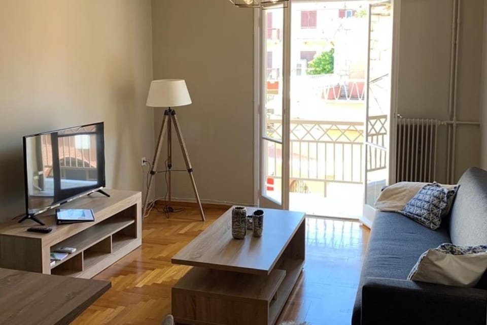 Living room, Seating area, Evening entertainment