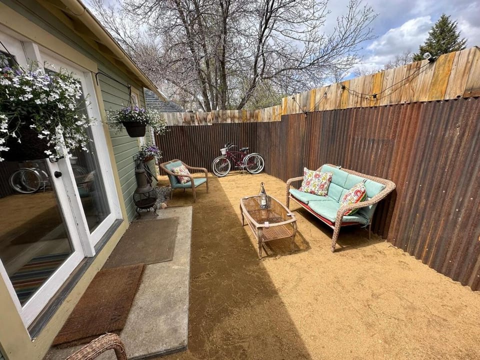 Patio, Seating area, fireplace