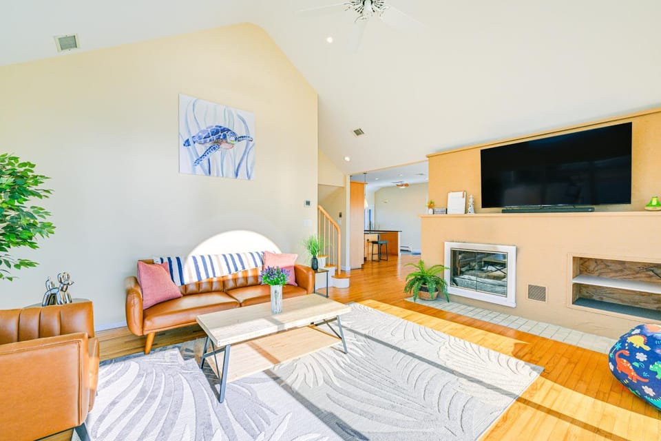 Bayfront Home in Patchogue w/ Deck & Fishing Dock House in Fire Island