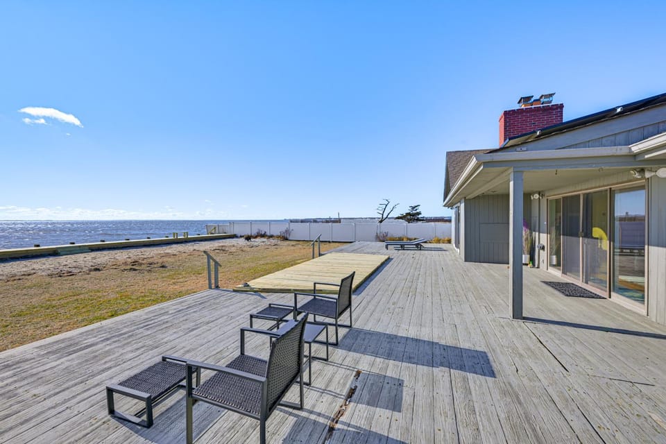 Bayfront Home in Patchogue w/ Deck & Fishing Dock House in Fire Island