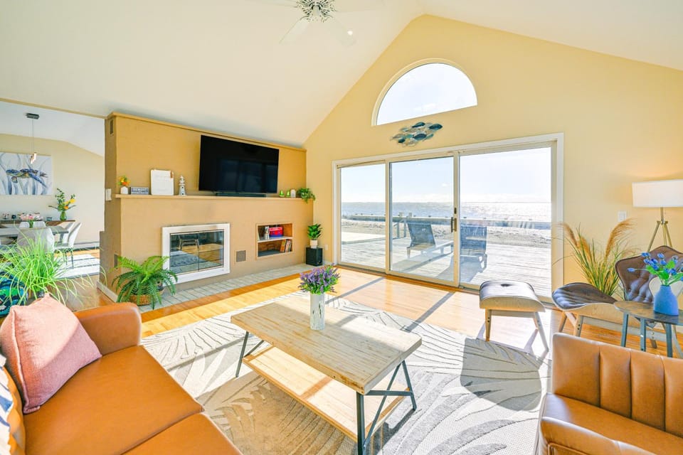 Bayfront Home in Patchogue w/ Deck & Fishing Dock House in Fire Island