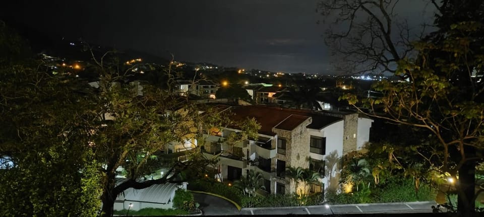 Apartment 2B Condominium Avalon Country Vista Lago y Confort 206 costa rica santa ana Apartment in San José Province