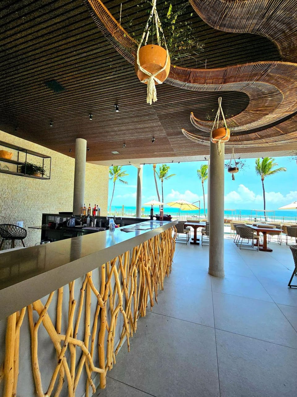 Sofisticação e Luxo à Beira-mar no Cais Eco em Muro Alto by HM House in State of Pernambuco, Brazil
