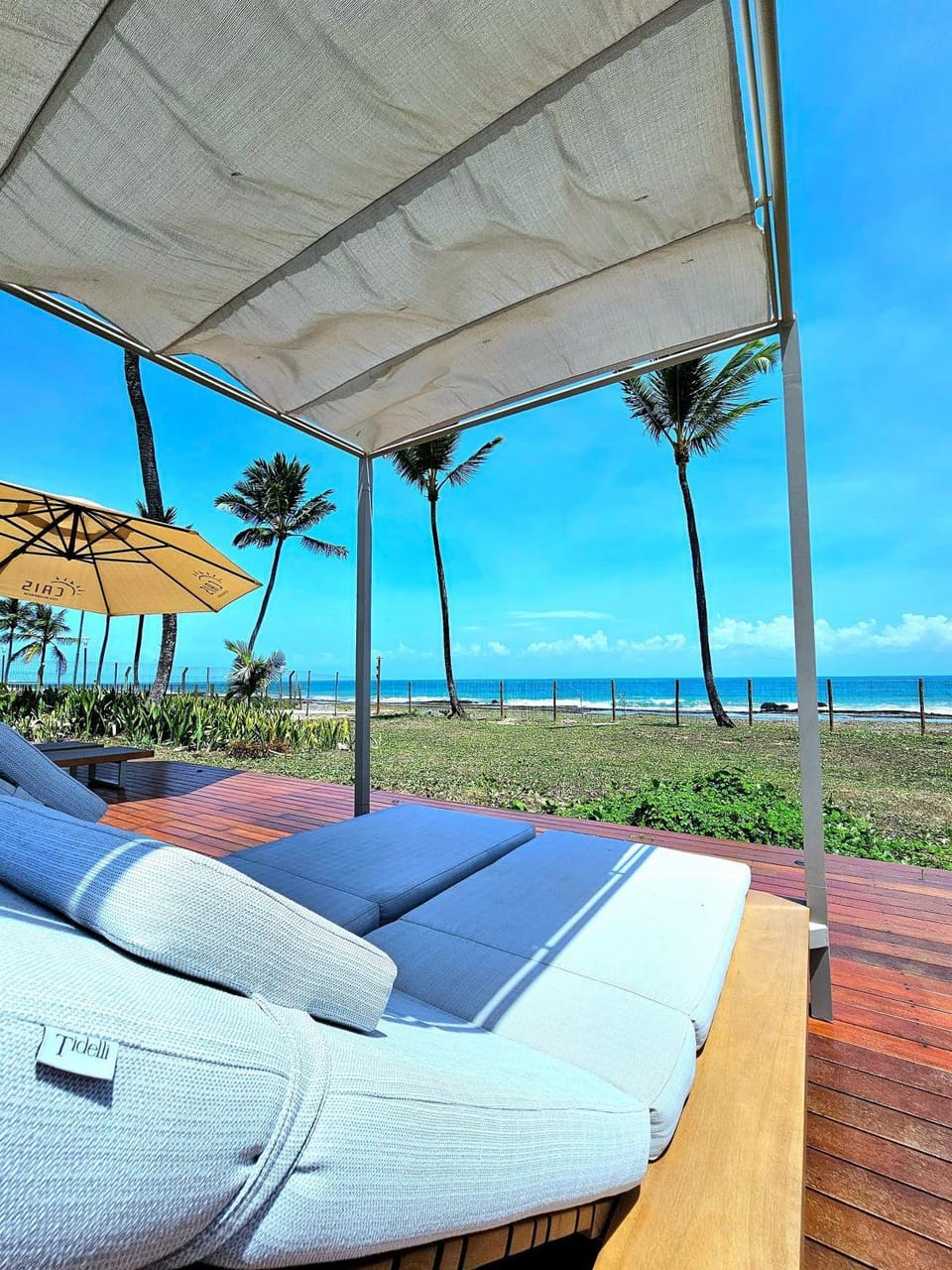 Sofisticação e Luxo à Beira-mar no Cais Eco em Muro Alto by HM House in State of Pernambuco, Brazil