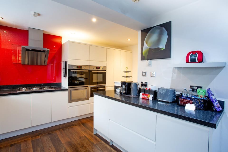 Coffee/tea facilities, Kitchen or kitchenette, dishwasher, minibar, oven, stove, toaster