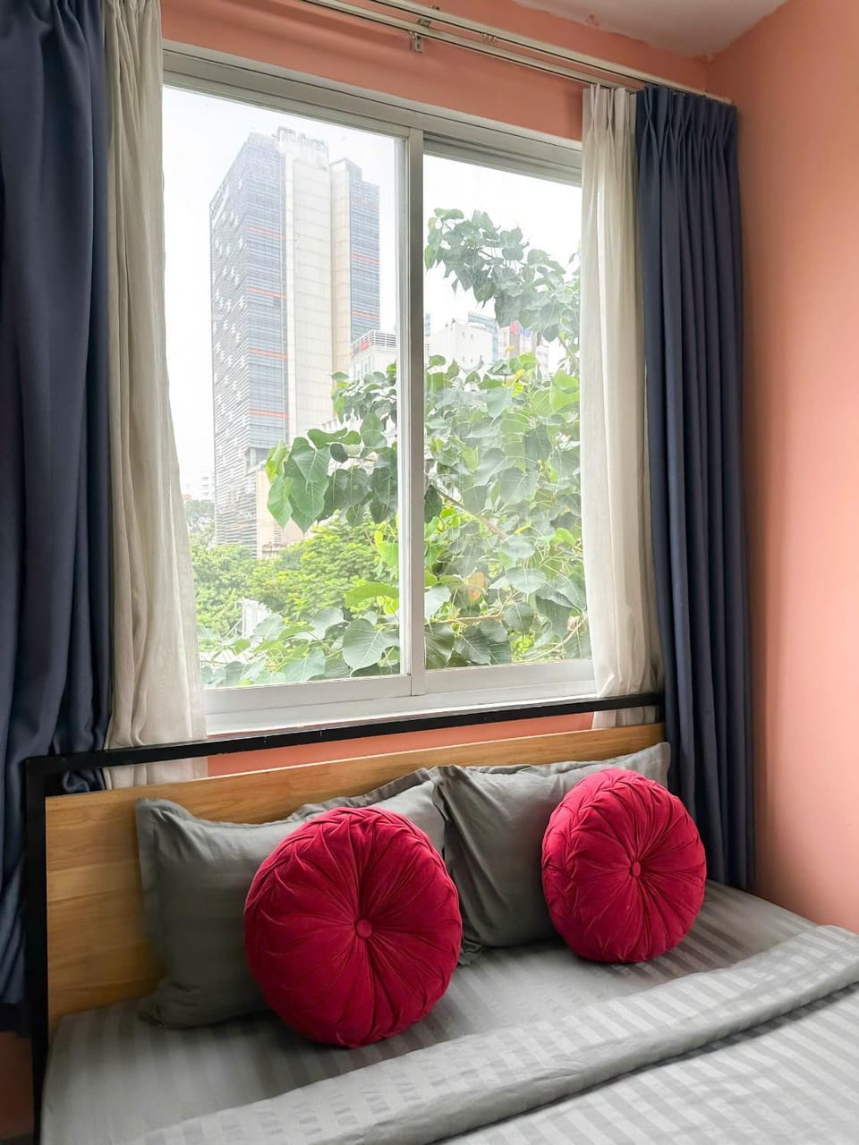 Bed, Living room, Photo of the whole room, Seating area, Bedroom