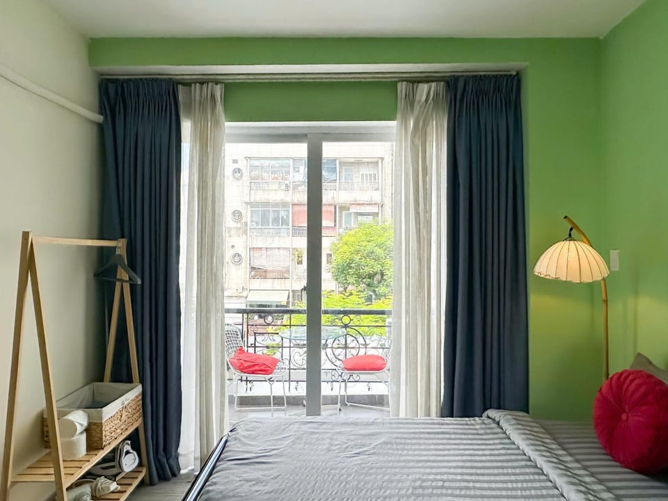 Bed, View (from property/room), Balcony/Terrace, Living room, Photo of the whole room, Seating area, Bedroom