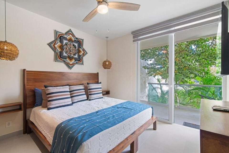 Bed, TV and multimedia, Balcony/Terrace, Photo of the whole room, Bedroom, air conditioner