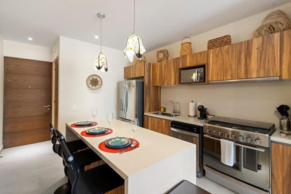 Kitchen or kitchenette, Dining area, dishwasher, microwave, oven, stove, toaster