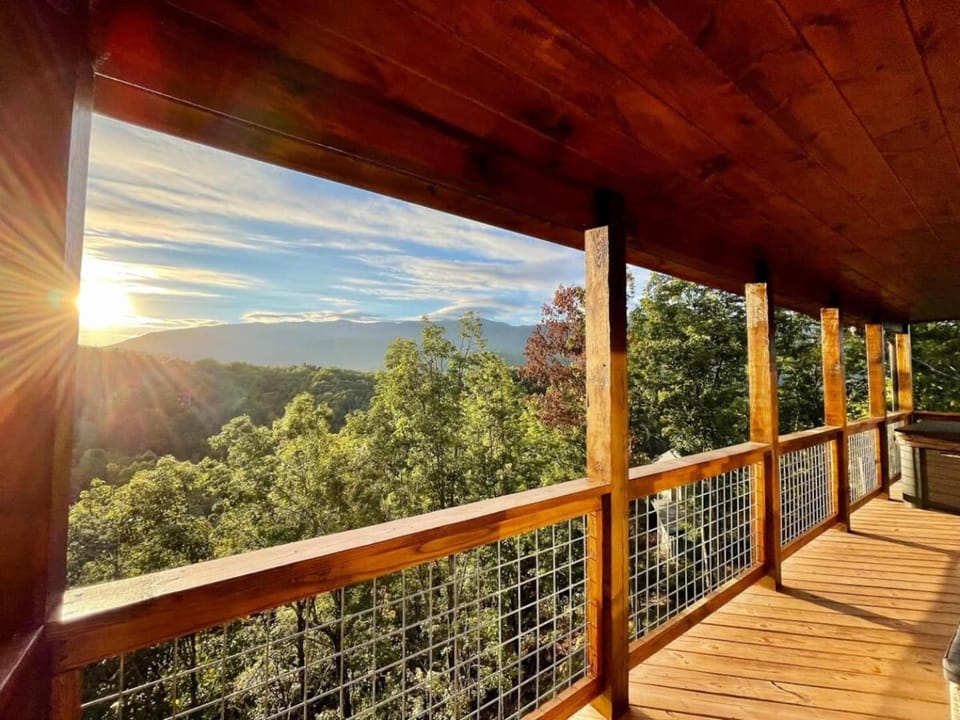 Brand New Chalet with Spectacular Views- Ursa Mons House in Pittman Center
