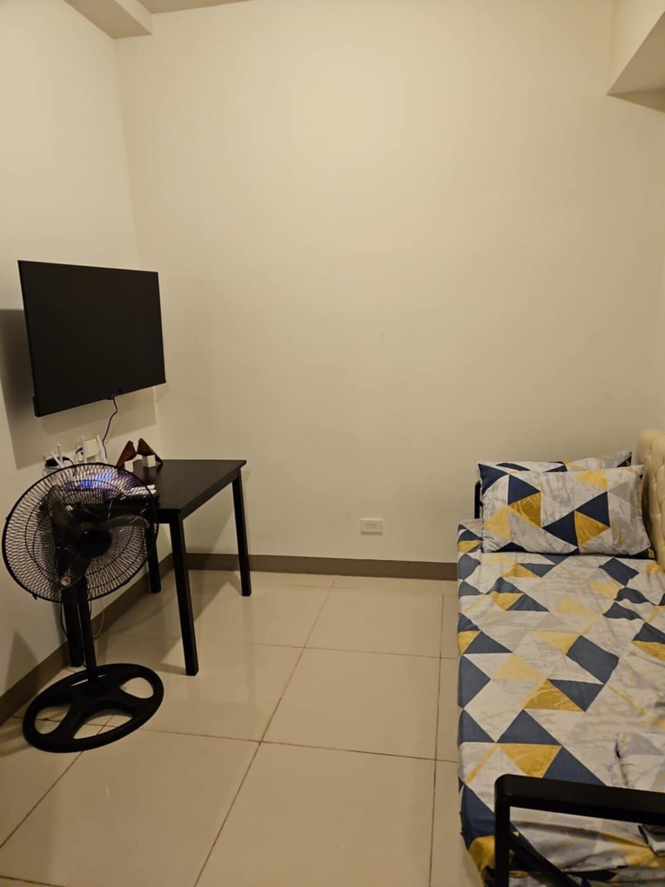 Condo next door Apartment in Manila City
