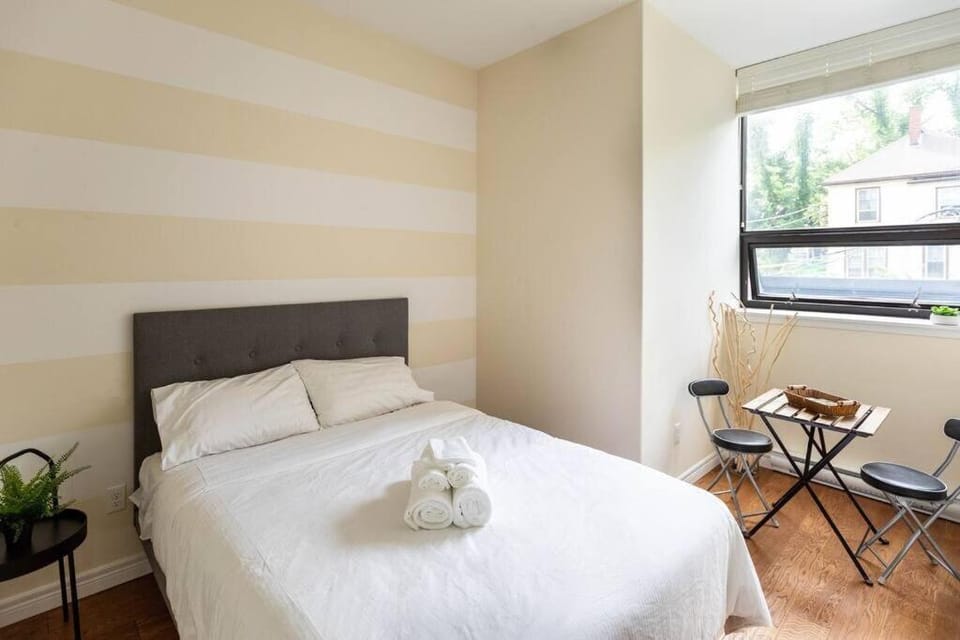 Quaint Loft with AC Abundance of Sunlight, Unit #4 Apartment in Dartmouth
