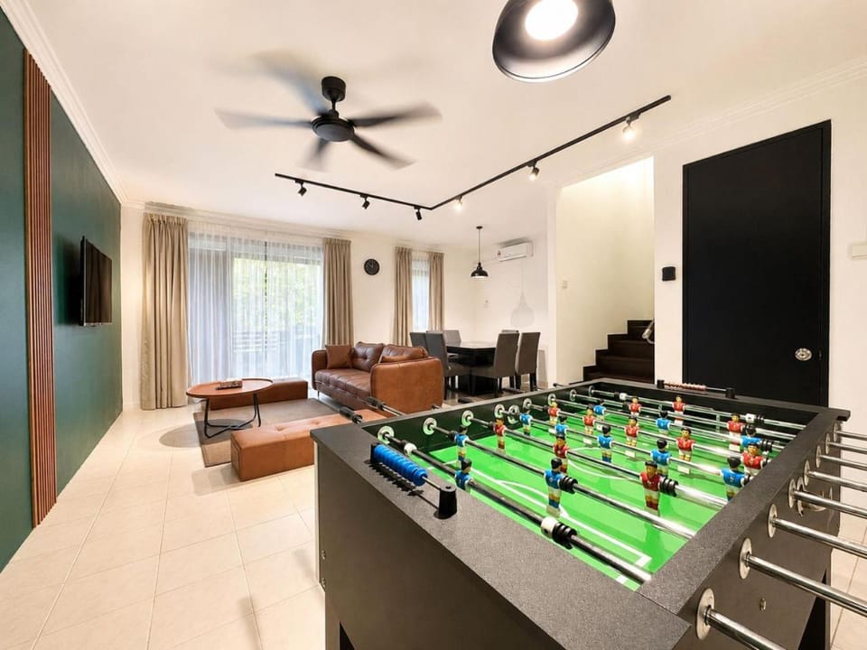 Communal lounge/ TV room, Game Room, TV and multimedia, Evening entertainment