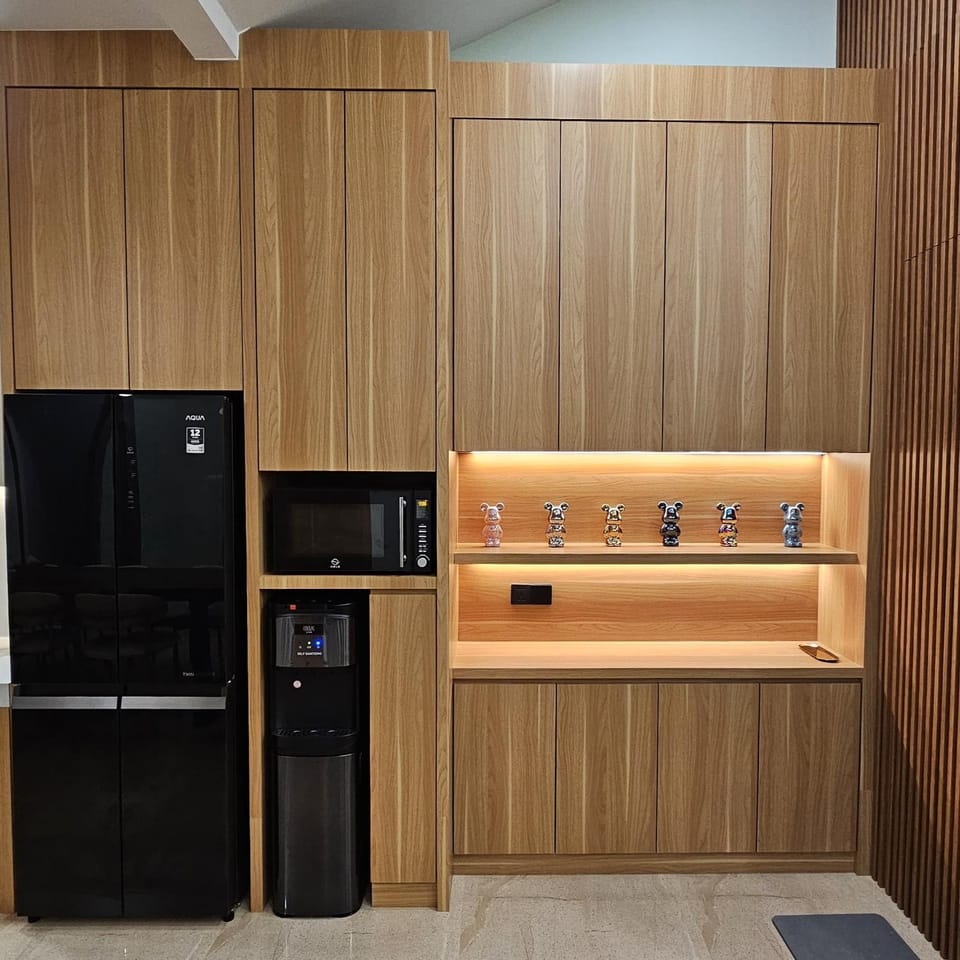 minibar, oven