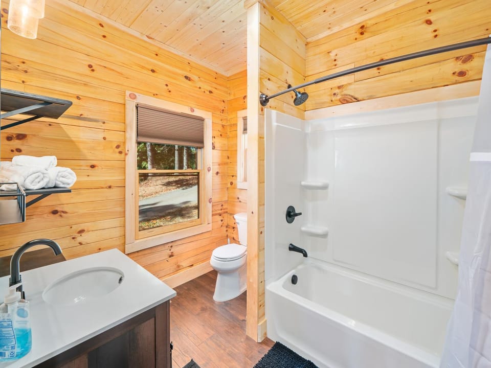 Shower, Toilet, Bathroom, Bath
