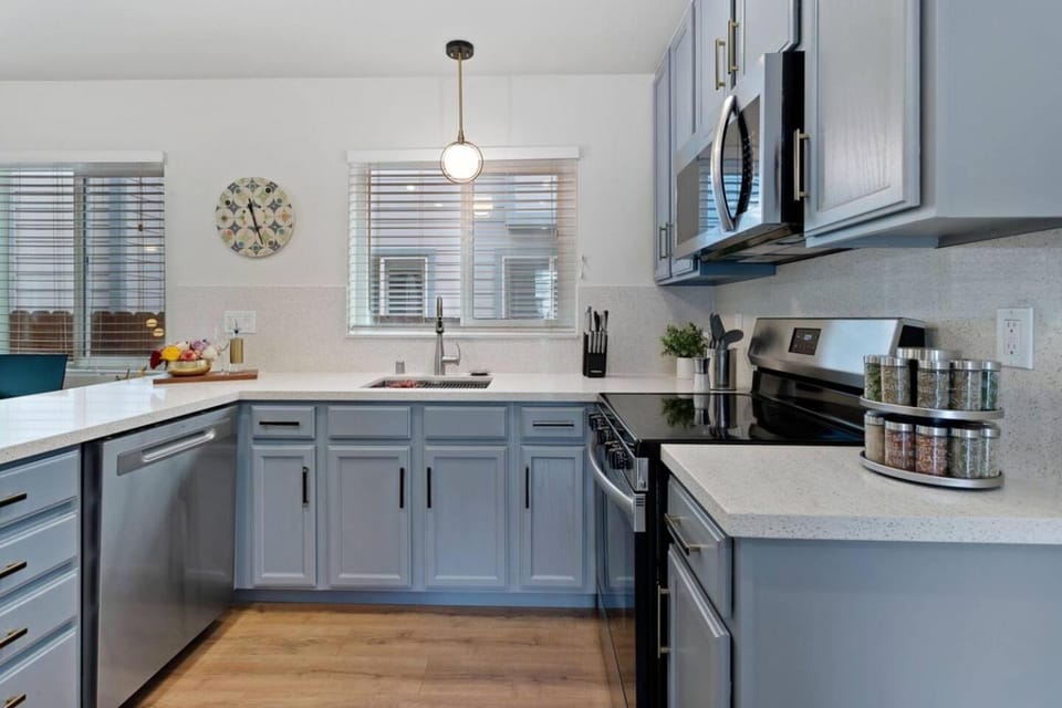 Mid-century Riverview Haven W Waterfall Hot Tub! House in Vallejo