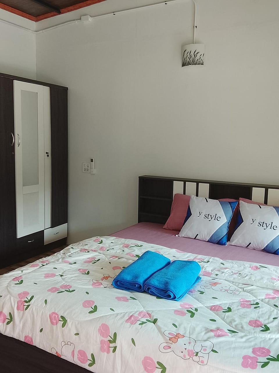 Bed, towels, wardrobe