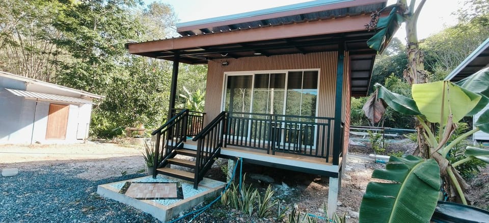 Property building, Day, Balcony/Terrace, Garden view
