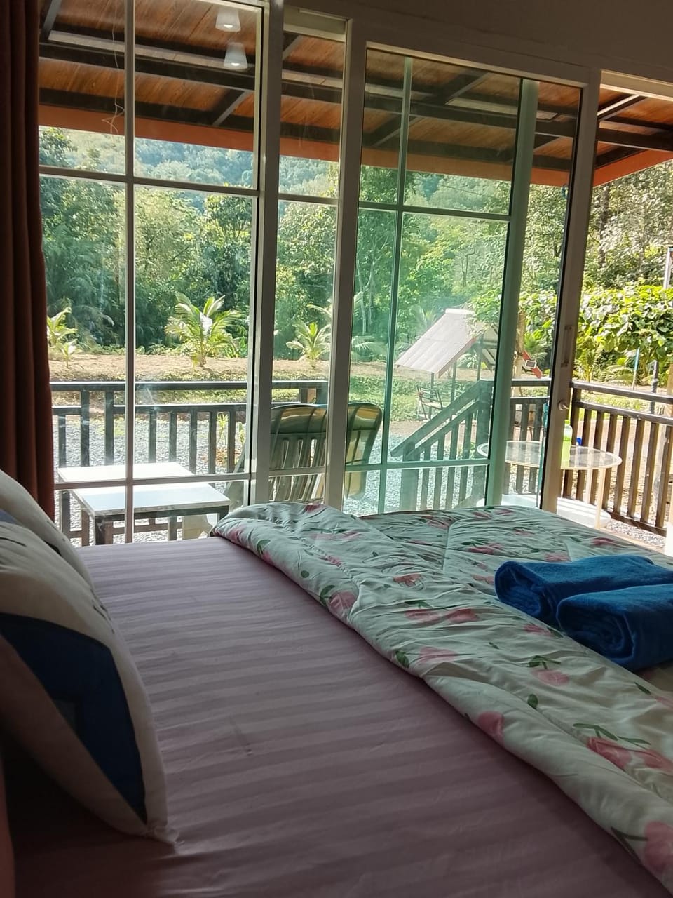 Patio, Bed, Natural landscape, Garden, View (from property/room), Balcony/Terrace, Photo of the whole room, Bedroom, Garden view, towels