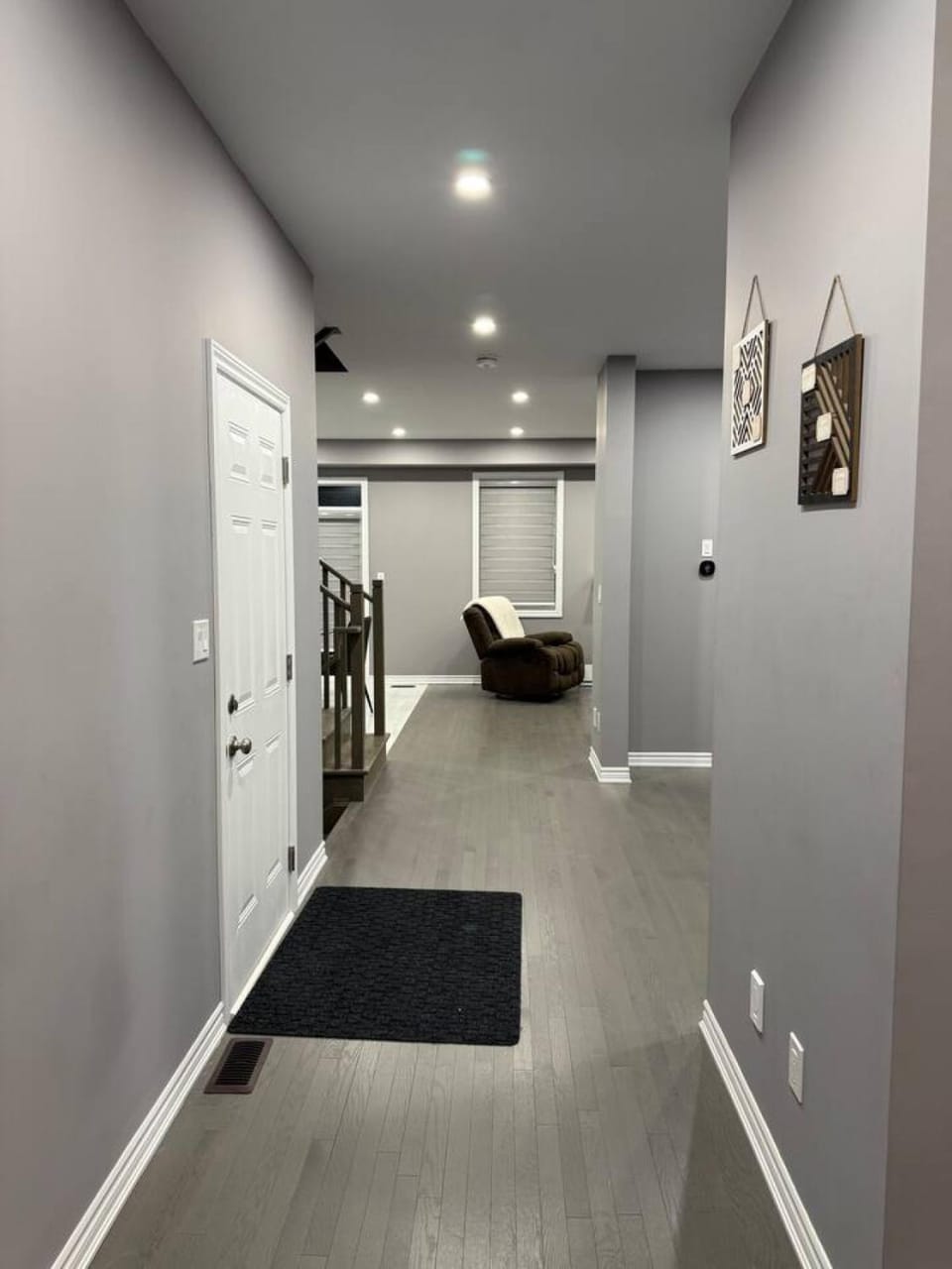 4-Bdrm Comfort with Fireplace mins from Downtown Apartment in Port Colborne