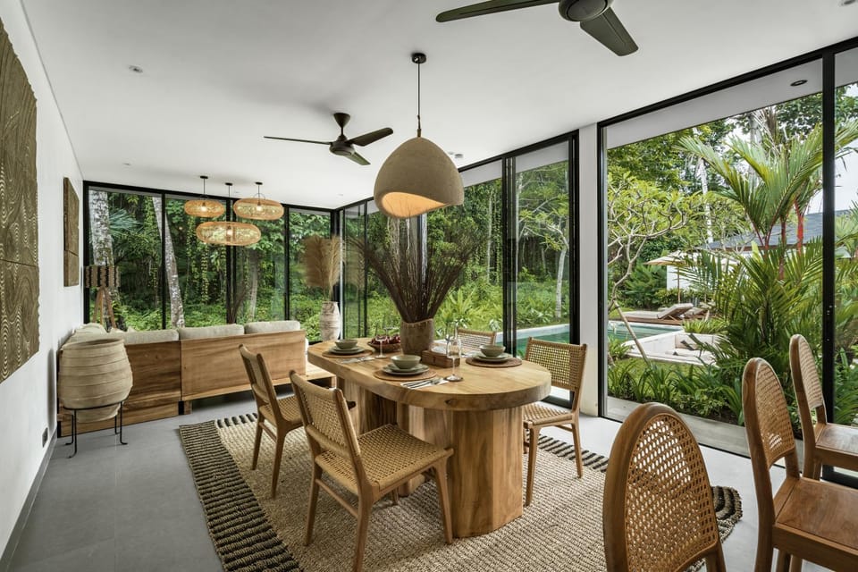 View (from property/room), Living room, Seating area, Dining area