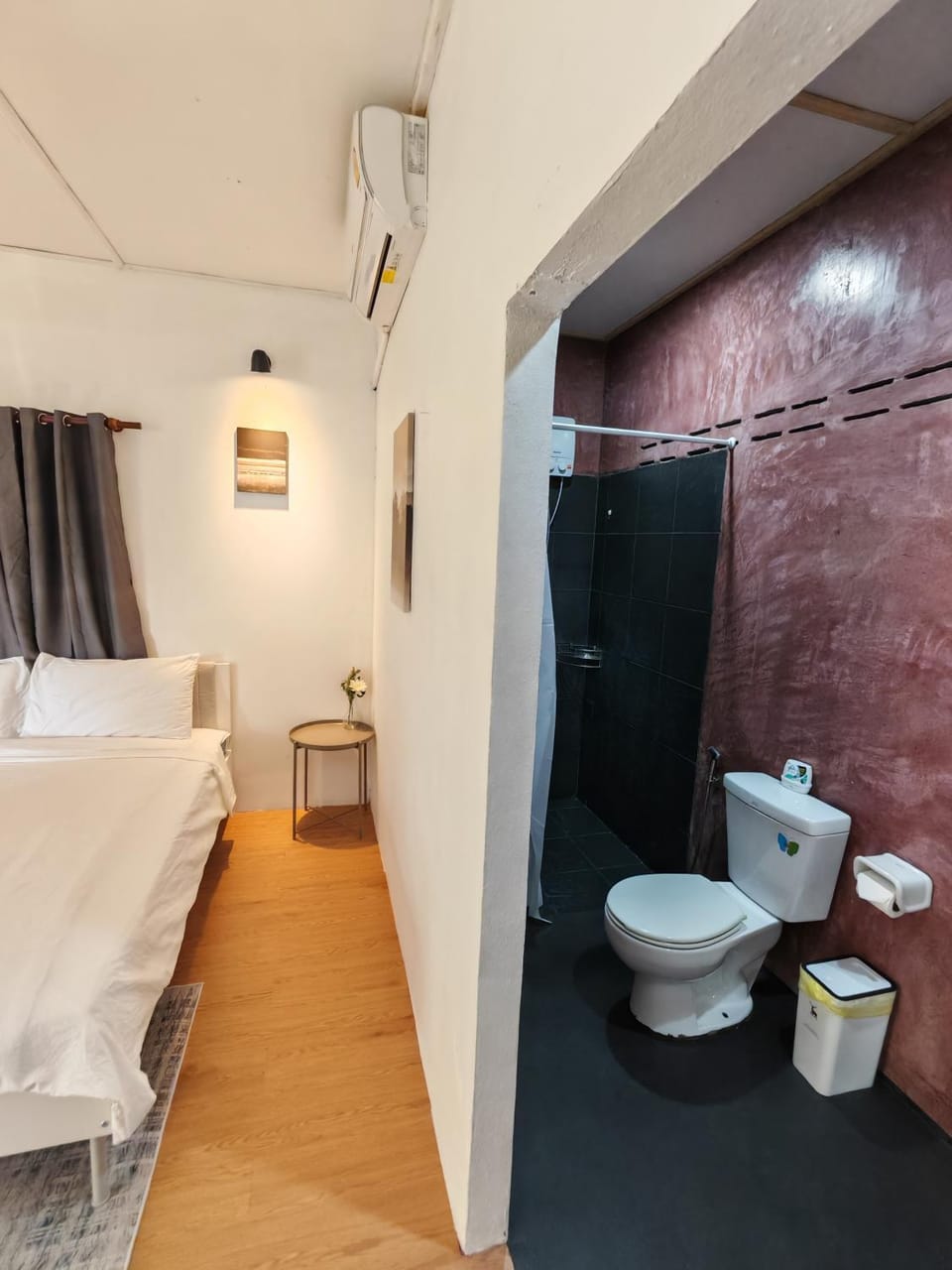 Shower, Toilet