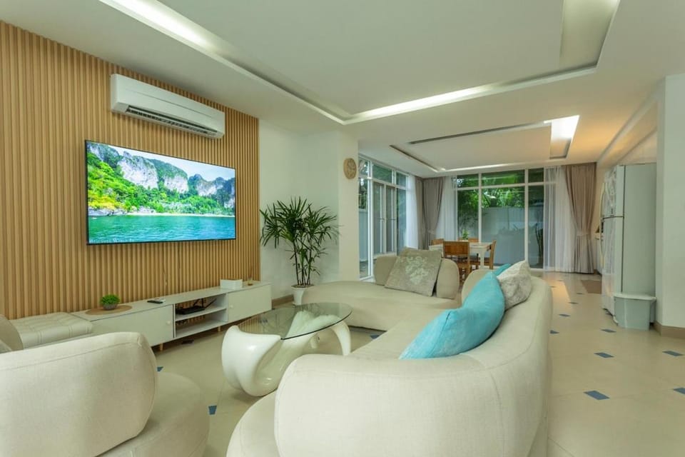 V129 Walking To Award winning Naiharn Beach 4BR House in Rawai