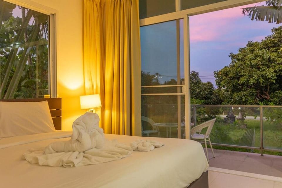 V129 Walking To Award winning Naiharn Beach 4BR House in Rawai