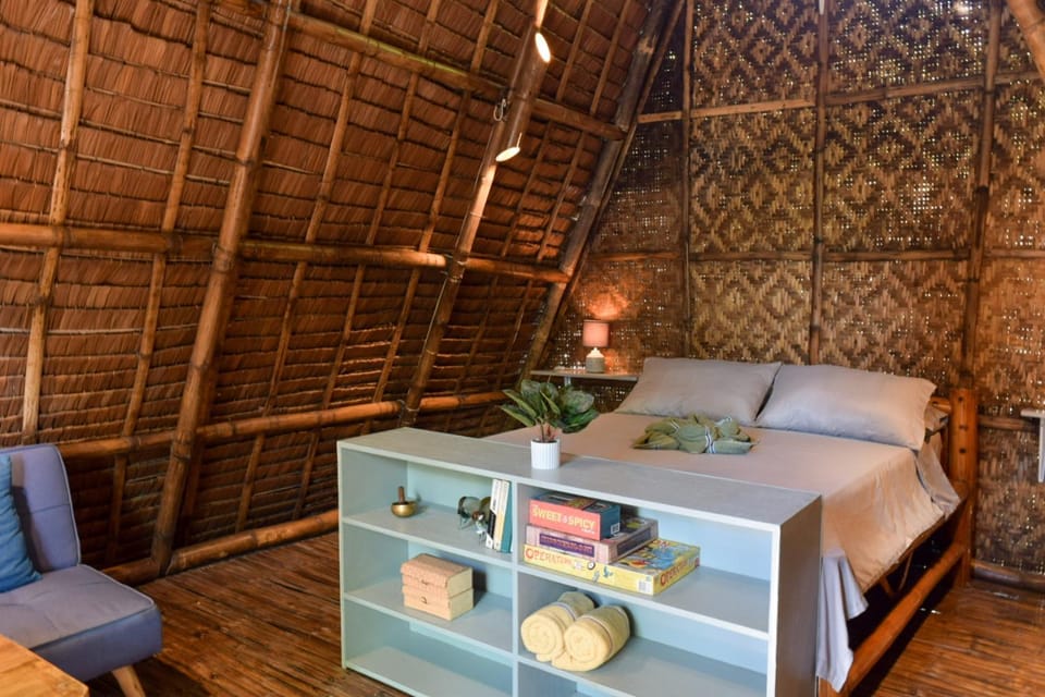 Bed, Living room, Photo of the whole room, Seating area, Bedroom