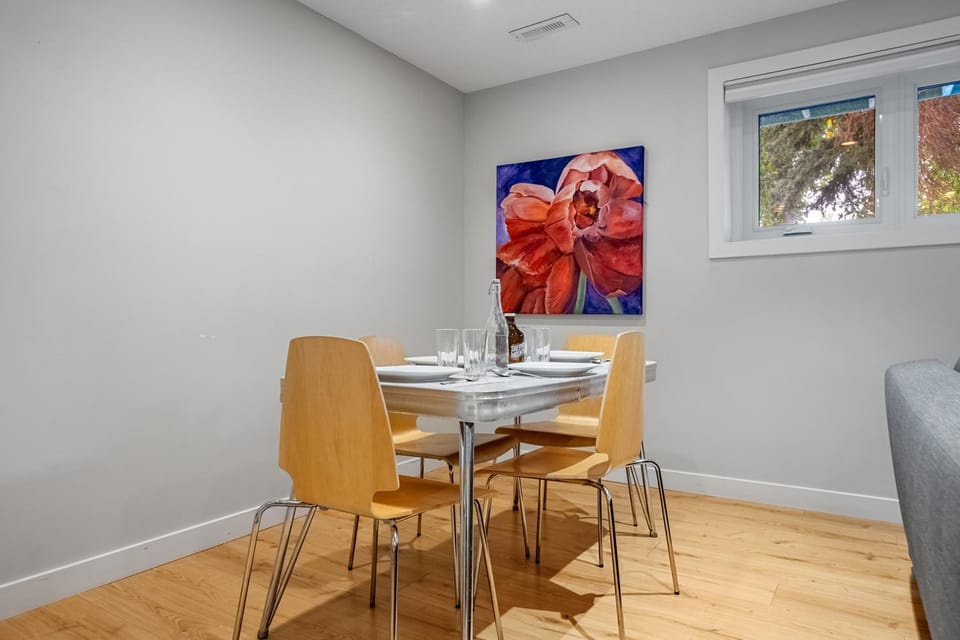 Seating area, Dining area