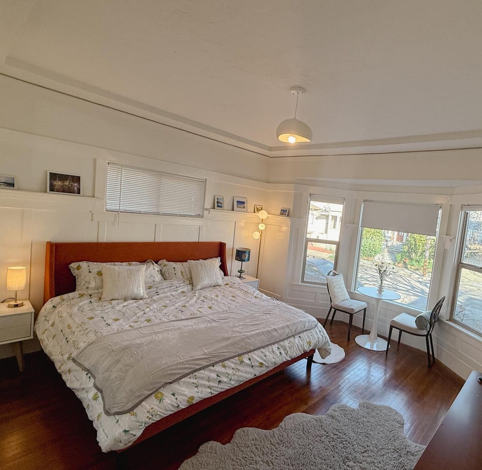 Bright, Modern & Artsy Space Apartment in Temescal