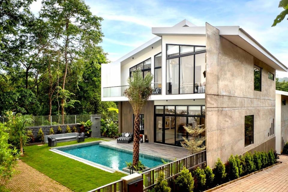 Property building, Patio, Natural landscape, Swimming pool, sunbed