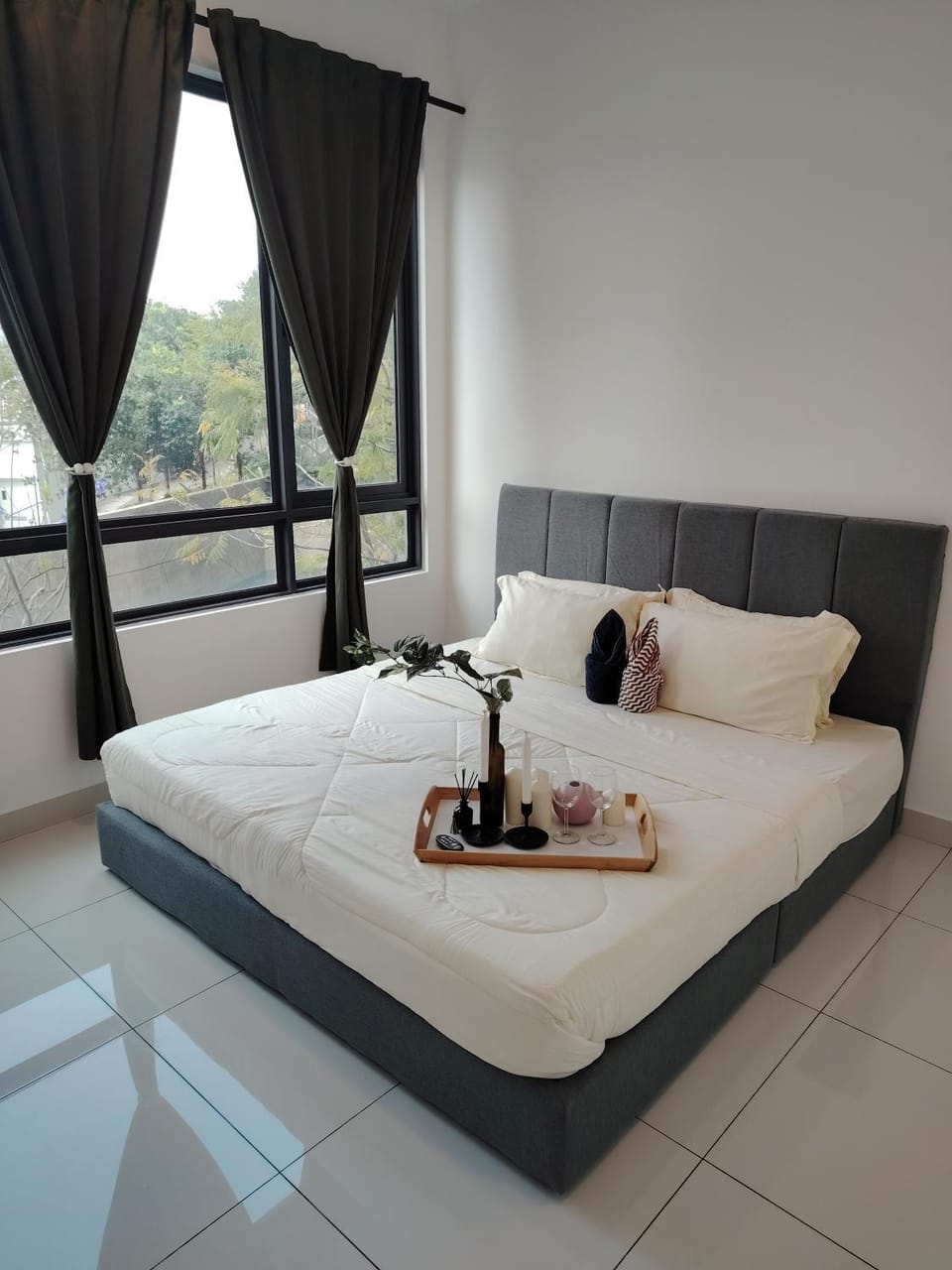 Bed, Photo of the whole room, Bedroom, towels