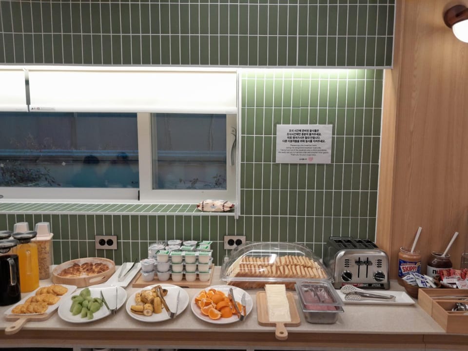 Breakfast, Buffet breakfast