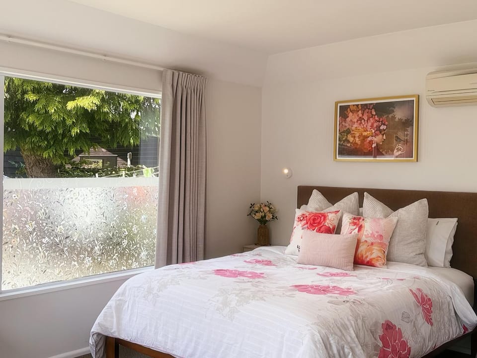 Cozy & Sunny Room-Near City, Short Drive to City Center & Coast Vacation rental in Christchurch