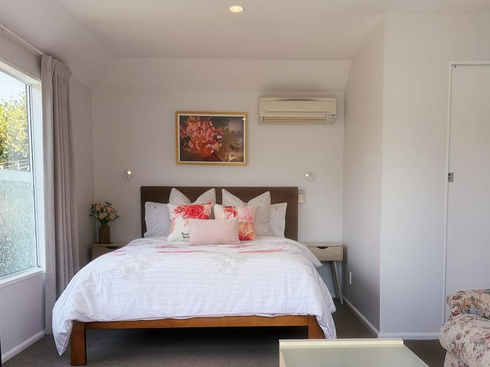 Cozy & Sunny Room-Near City, Short Drive to City Center & Coast Vacation rental in Christchurch